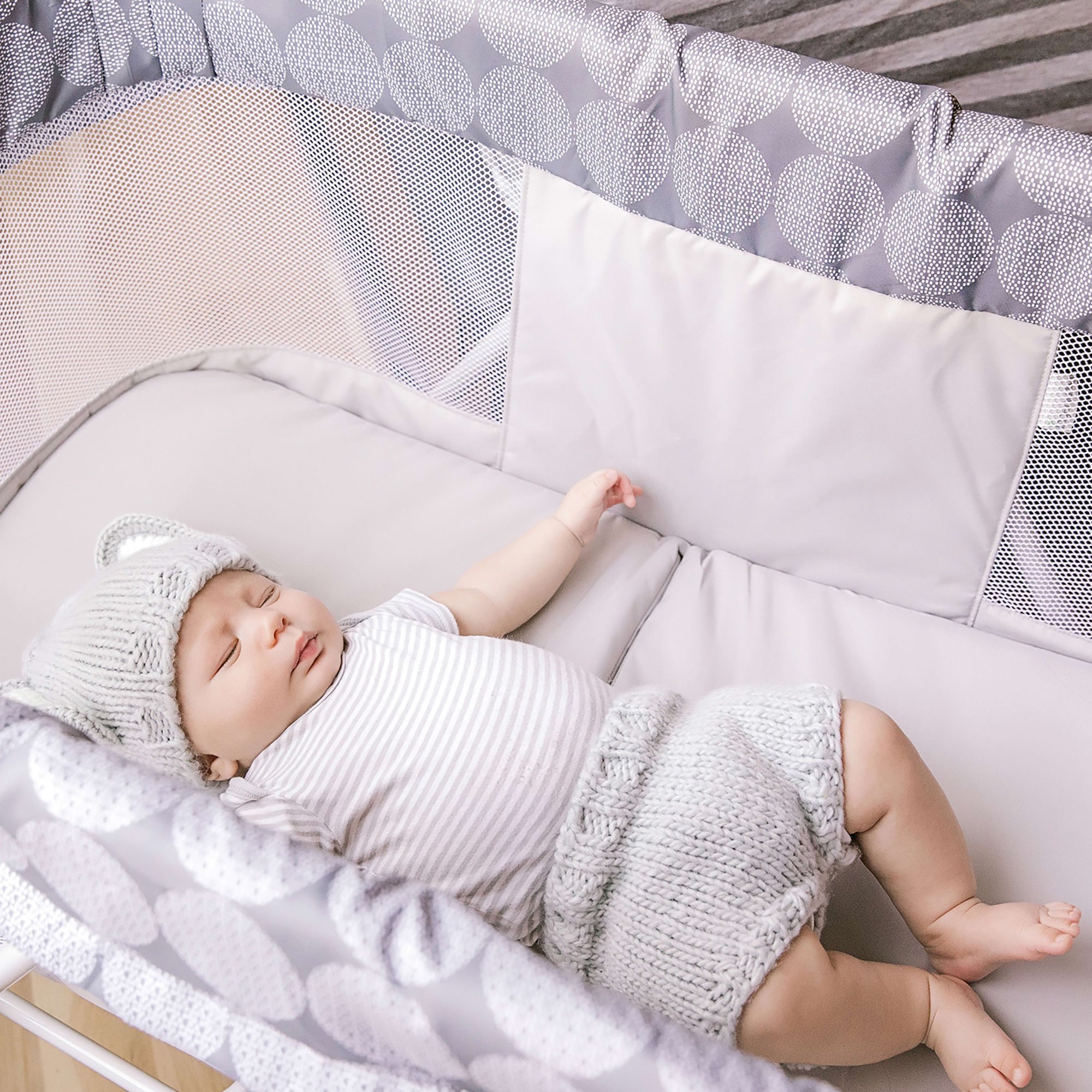 Ingenuity Foldaway Rocking Bassinet Classic - Crosby