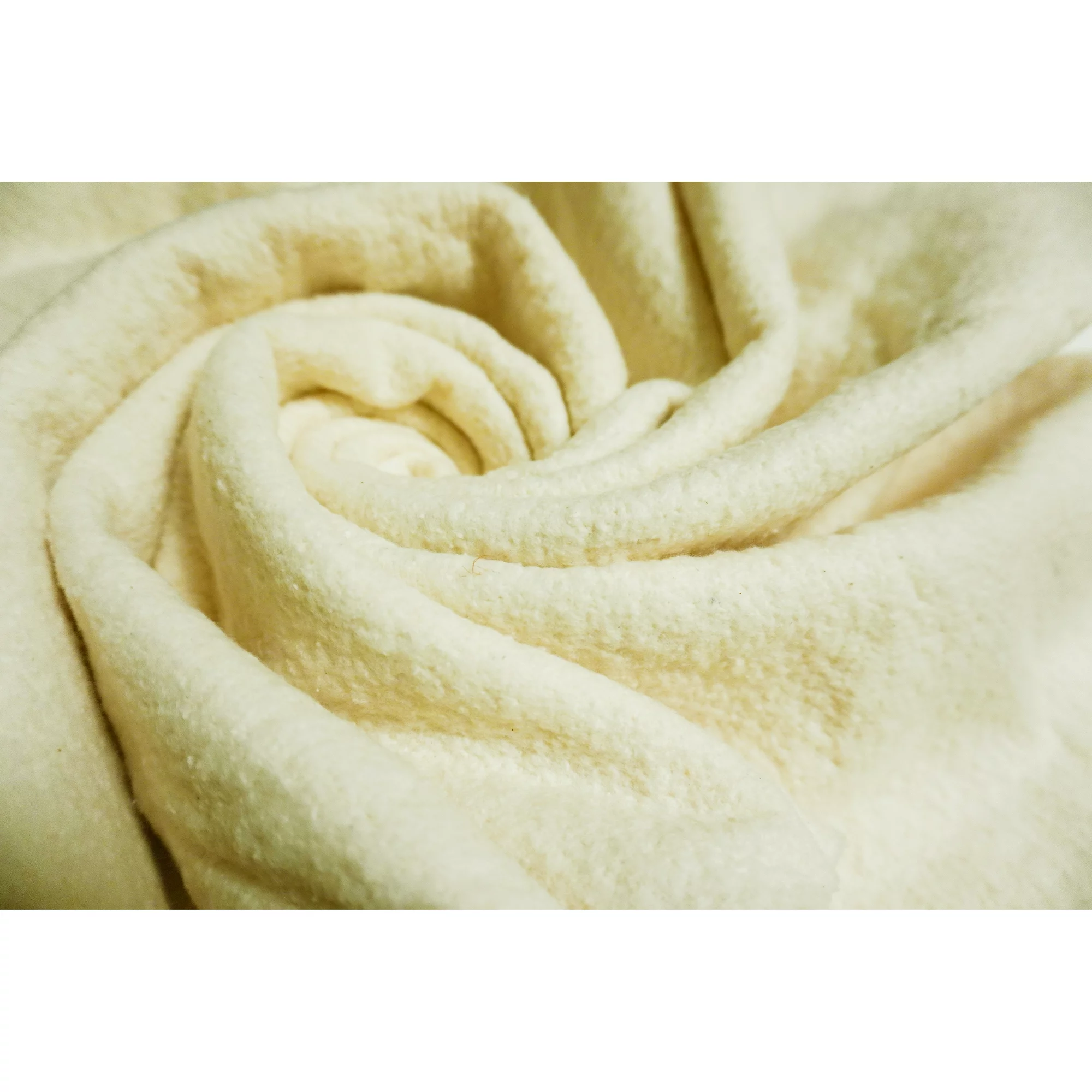 Pellon Wrap-N-Zap Cotton Quilting Batting. Off-White. 90″ x 9 Yards by the Bolt