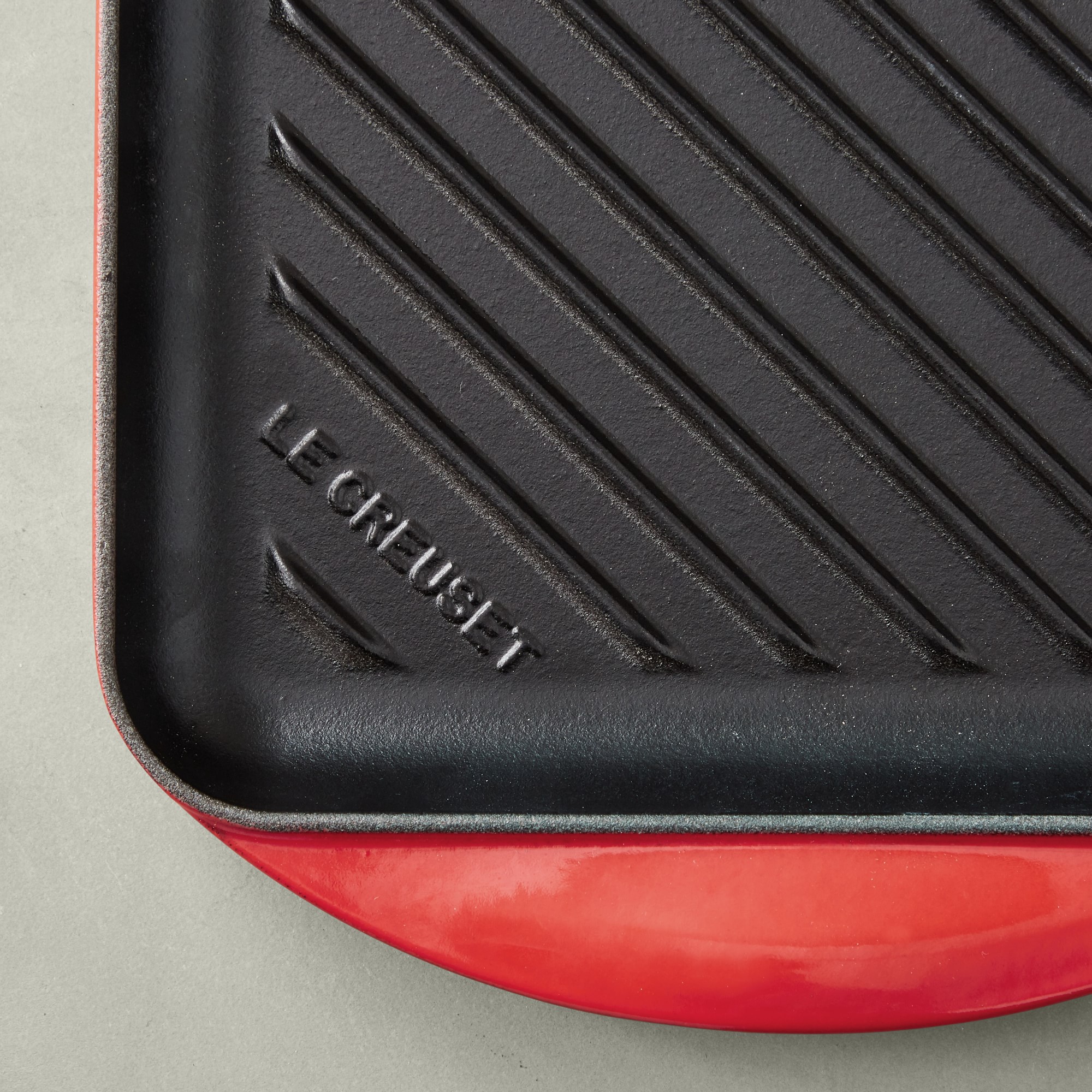 Enameled Cast Iron Skinny Grill. Red