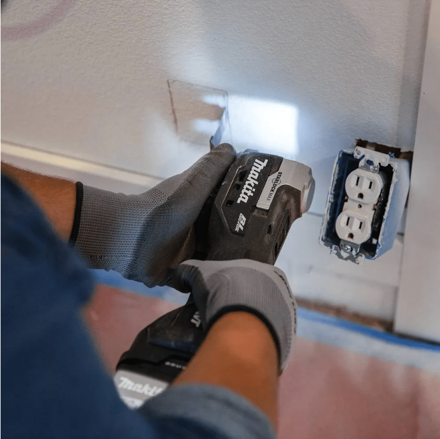 Makita 18-Volt LXT Sub-Compact Lithium-Ion Brushless StarlockMax Cordless Multi-Tool (Tool Only). XMT04ZB