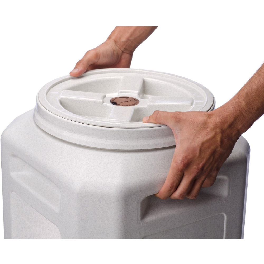 Gamma2 Vittles Vault Pet Food Storage. 50-Ib