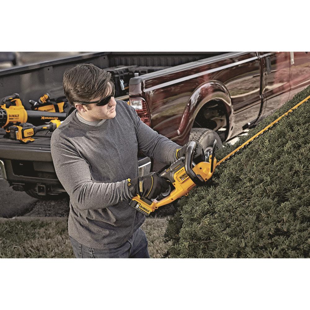 Dewalt DCHT820P1 20 V MAX* Lithium Ion Hedge Trimmer (5.0 Ah)