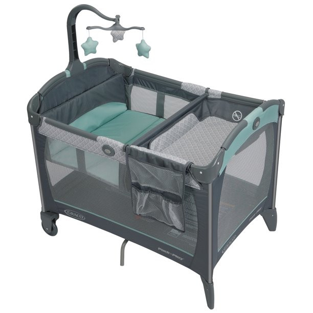 Graco Pack ‘n Play Change ‘n Carry Playard with Bassinet. Manor