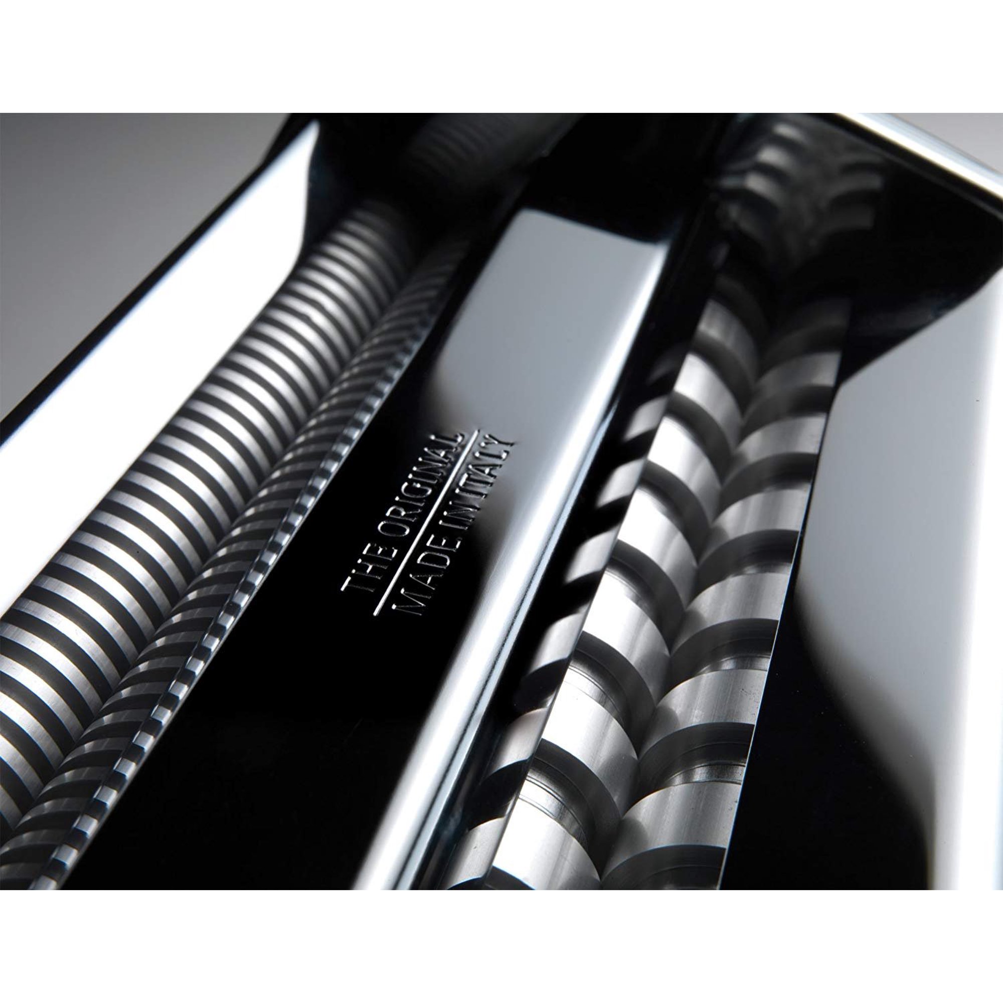 Marcato Atlas 150 Pasta Machine. Includes Pasta Cutter. Hand Crank. & Instructions