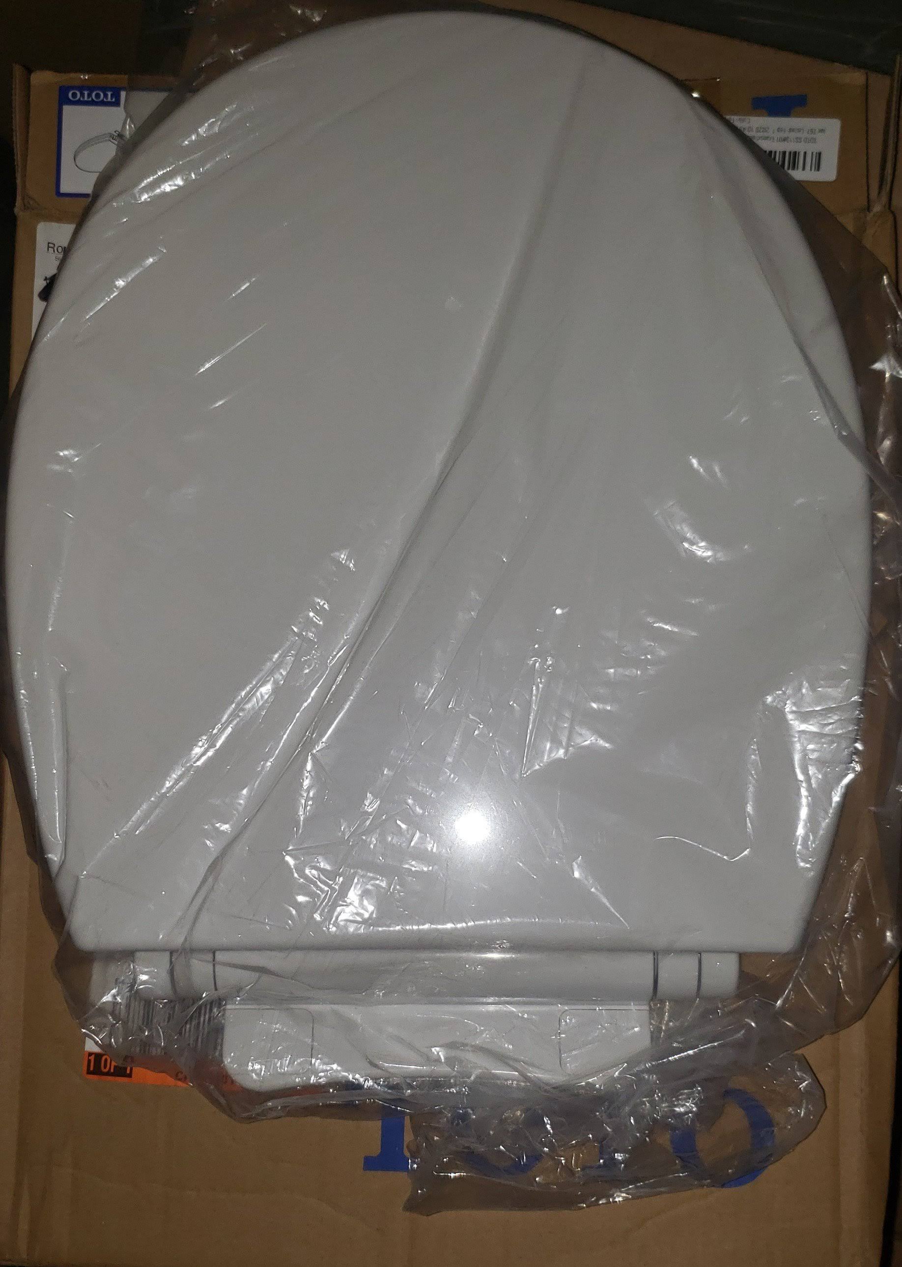 Toto- SS113#01- SoftClose Round Toilet Seat Cotton (White)