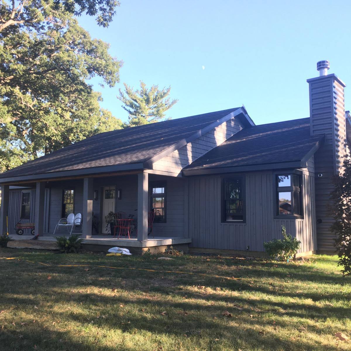 The Foundry 7 inchw x 60 3/4 inchl Exposure, Vinyl Staggered Shakes (34 Panels/Ctn. = 100 Sq. Feet), 692- Deep Granite