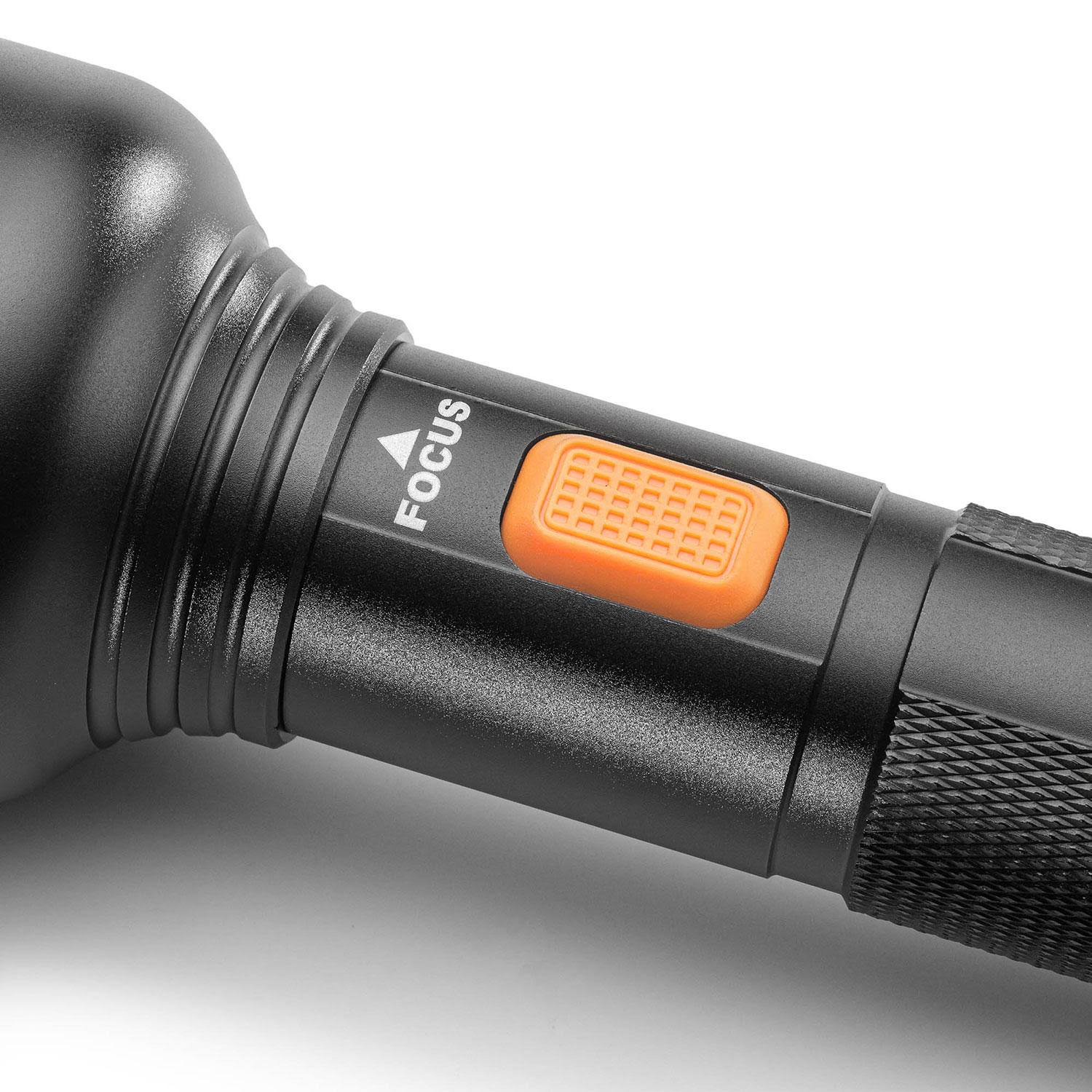 Bushnell 3000 Lumen Rechargeable Focusing Flashlight