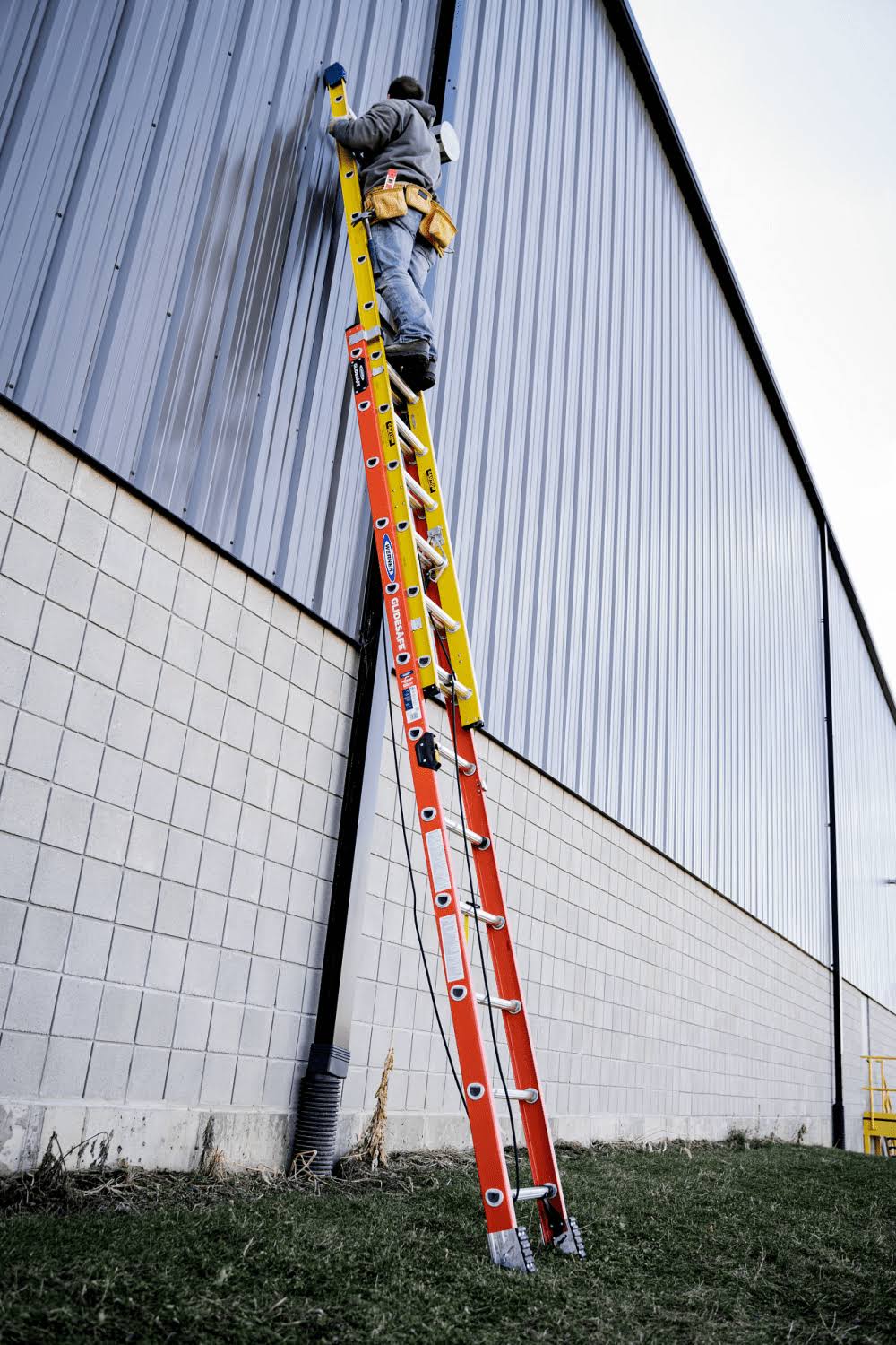 Werner Glidesafe Extension Ladder Fiberglass Tri Rung Type iA 32'