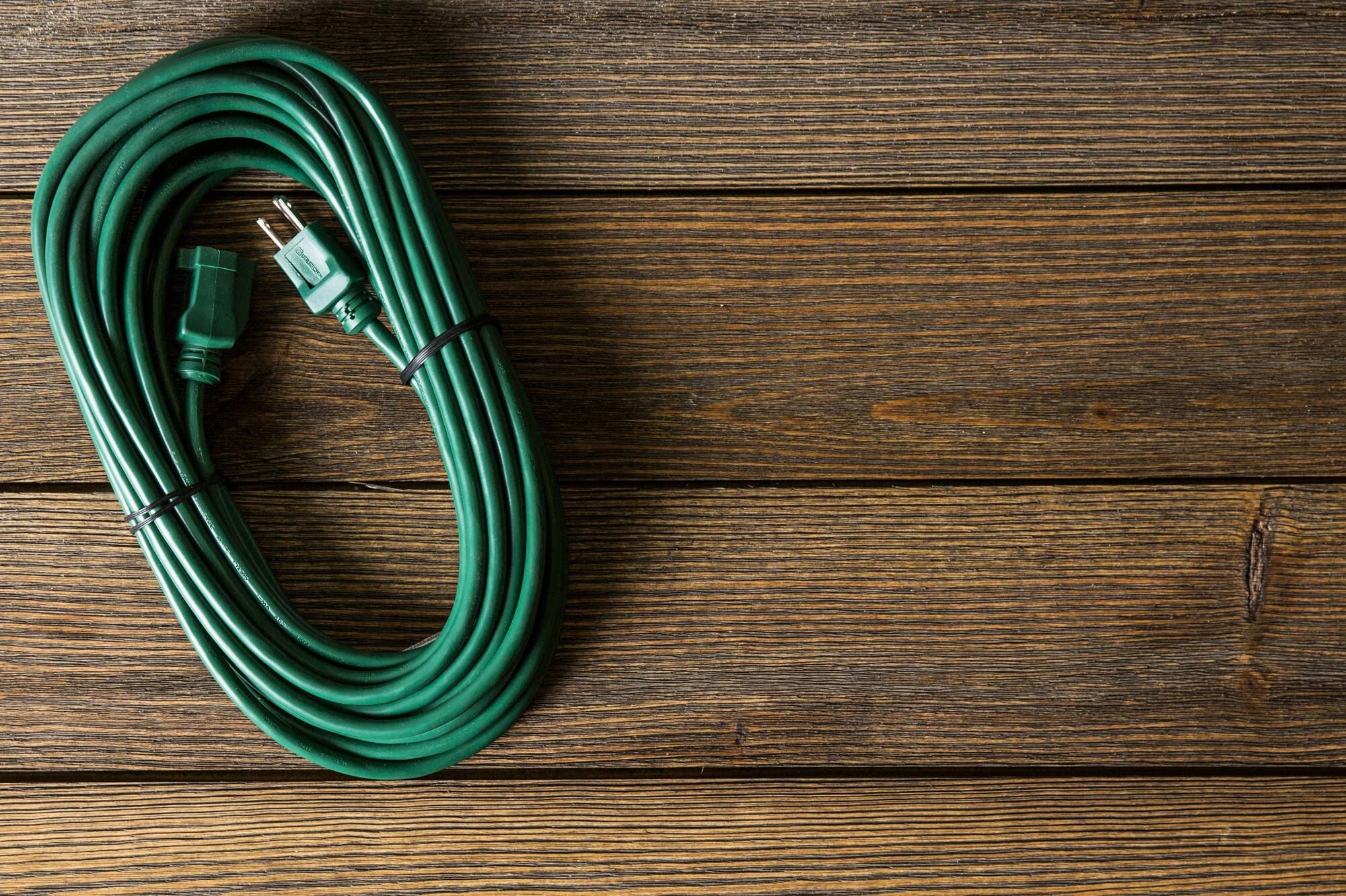 Utilitech Outdoor Extension Cord 40-ft 16 / 3-Prong Outdoor SJTW Light Duty General Extension Cord in Green | UT880628