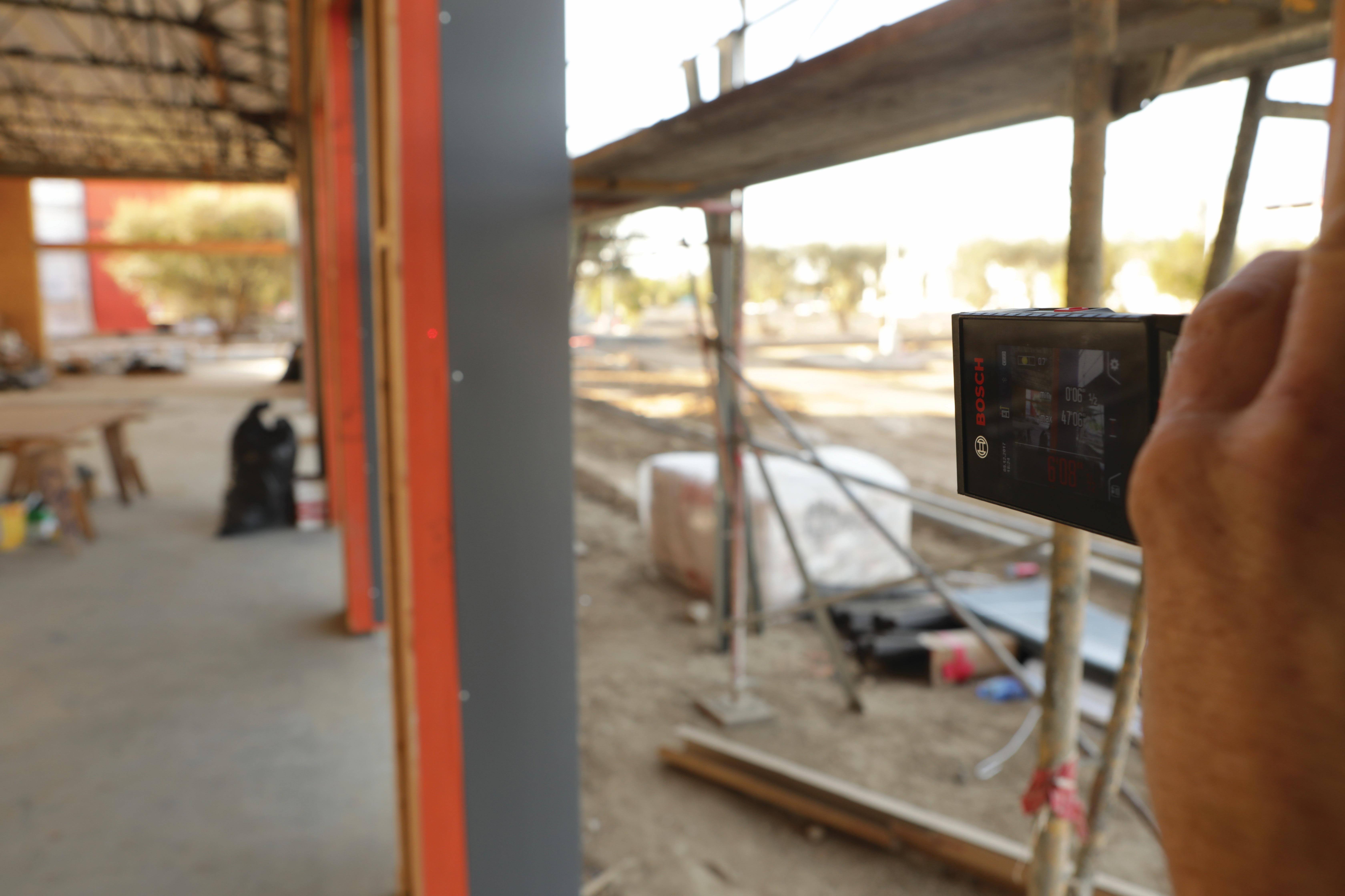 Bosch Glm400c Blaze Outdoor 400 ft Bluetooth Connected Laser Measure with Camera