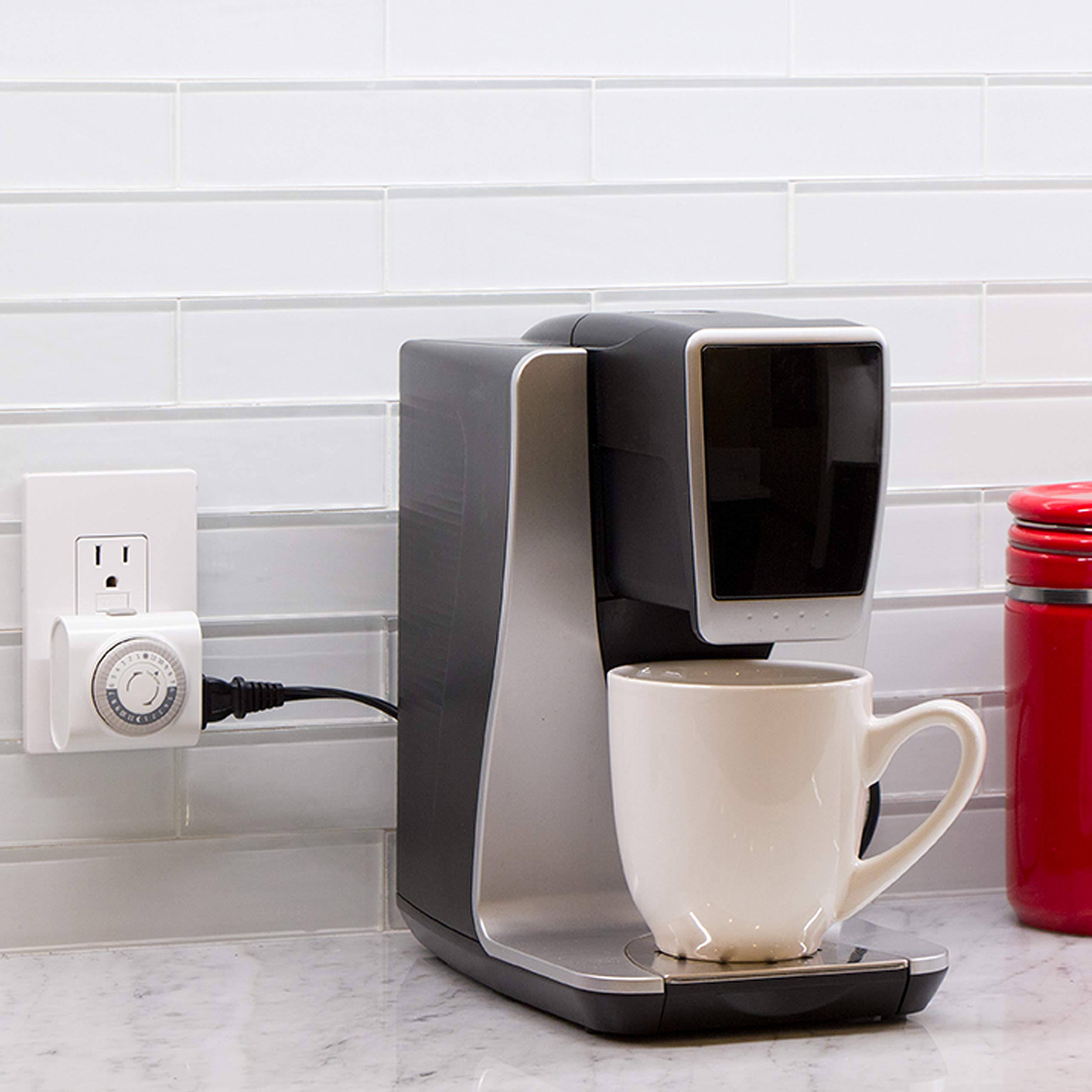 GE 24-Hour Indoor Basic Outlet Timer, 1 Polarized Timer Outlet, Plug in Timer, Daily On/Off Cycle, 30 Minute Interval, for Lamps, Seasonal