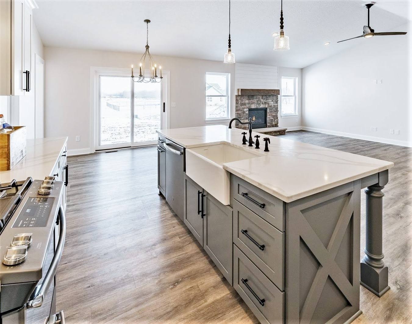 Sinkology Farmhouse Apron Front 33-in x 18-in Crisp White Single Bowl Kitchen Sink | SK493-33FC