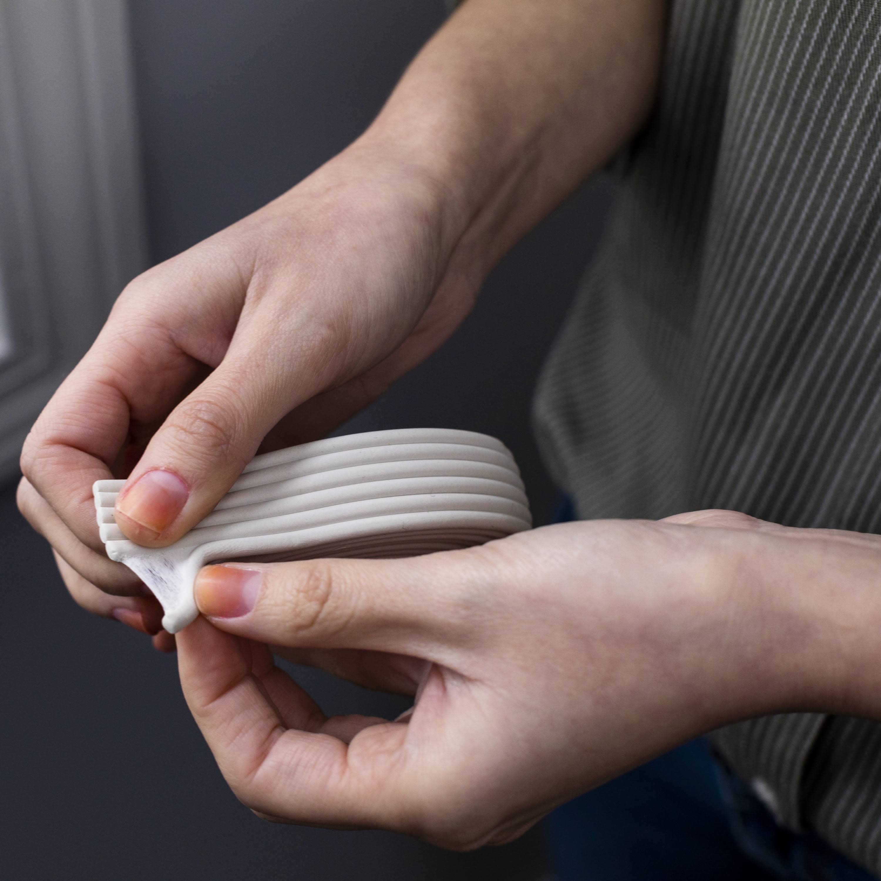 Duck Brand Press to Seal Rope Caulk, White, 1/8-Inch Wide x 35-Feet Long, Roll