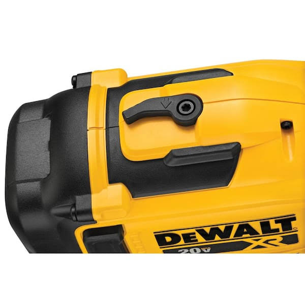DeWalt 20V Max Lithium-Ion 15-Degree Cordless Roofing Nailer Kit with 1-1/4 in. x 0.120-Gauge Coil Roofing Nails (7,200-Pack)
