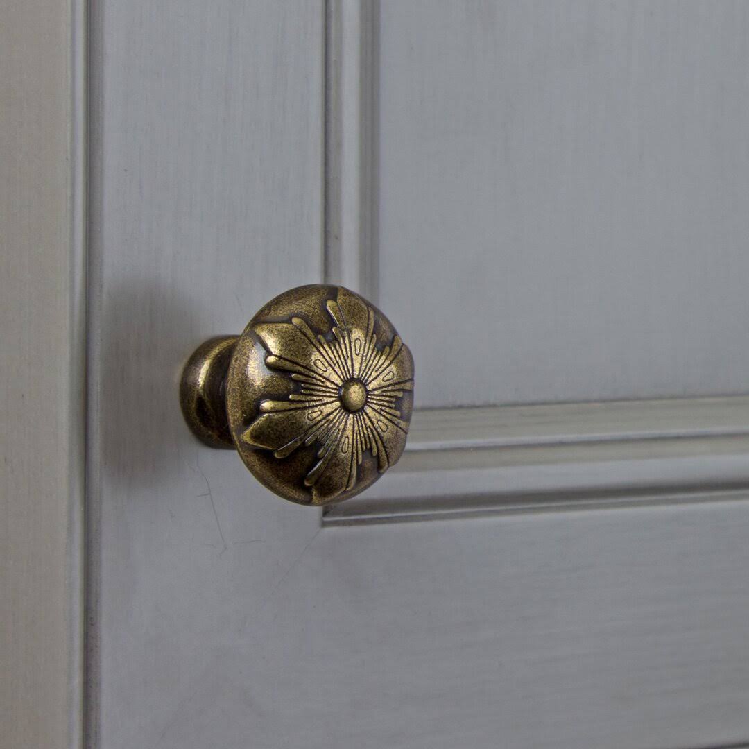 GlideRite Hardware Snowflake Cabinet Mushroom Knob Finish: Antique Brass