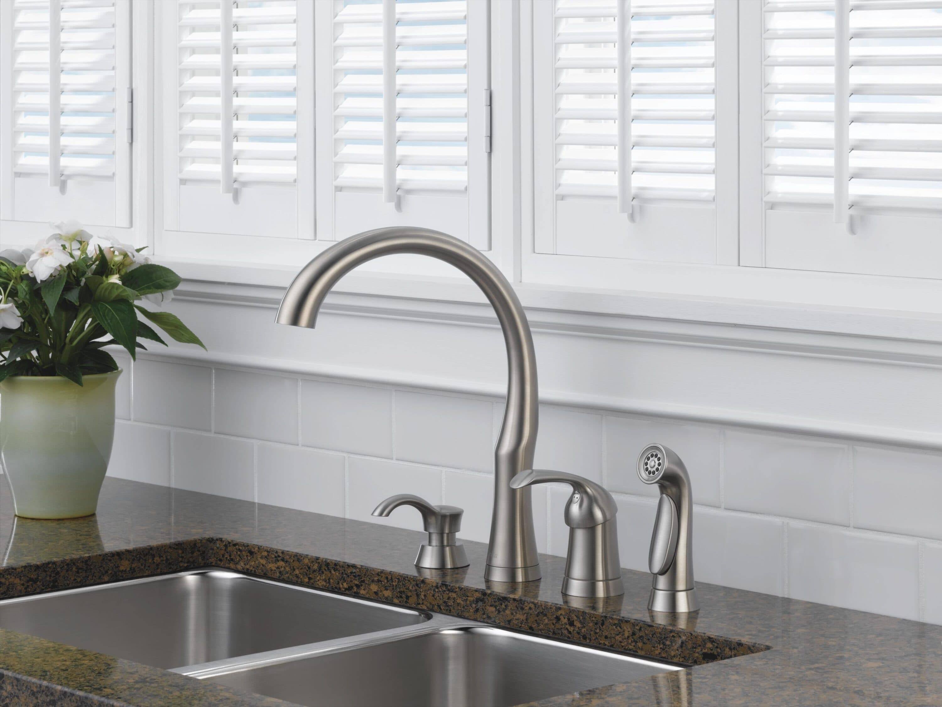 Delta 11946-SSSD-DST Bellini Single Handle Kitchen Faucet, Stainless,- Black