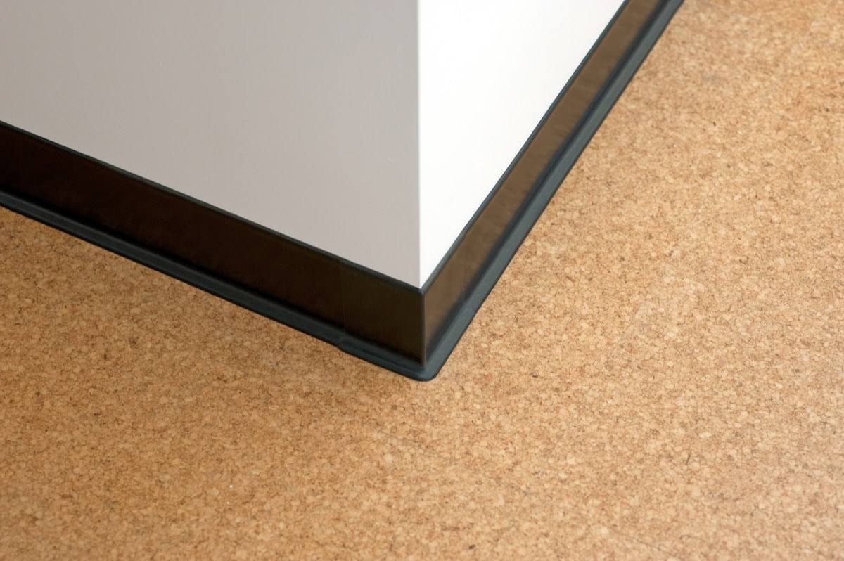 Flexco 4-in Black Dahlia Vinyl Floor Base