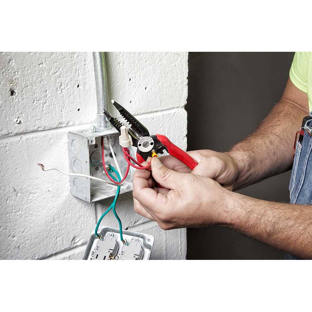 Milwaukee 48-22-3078 7 in 1 High Leverage Combination Pliers