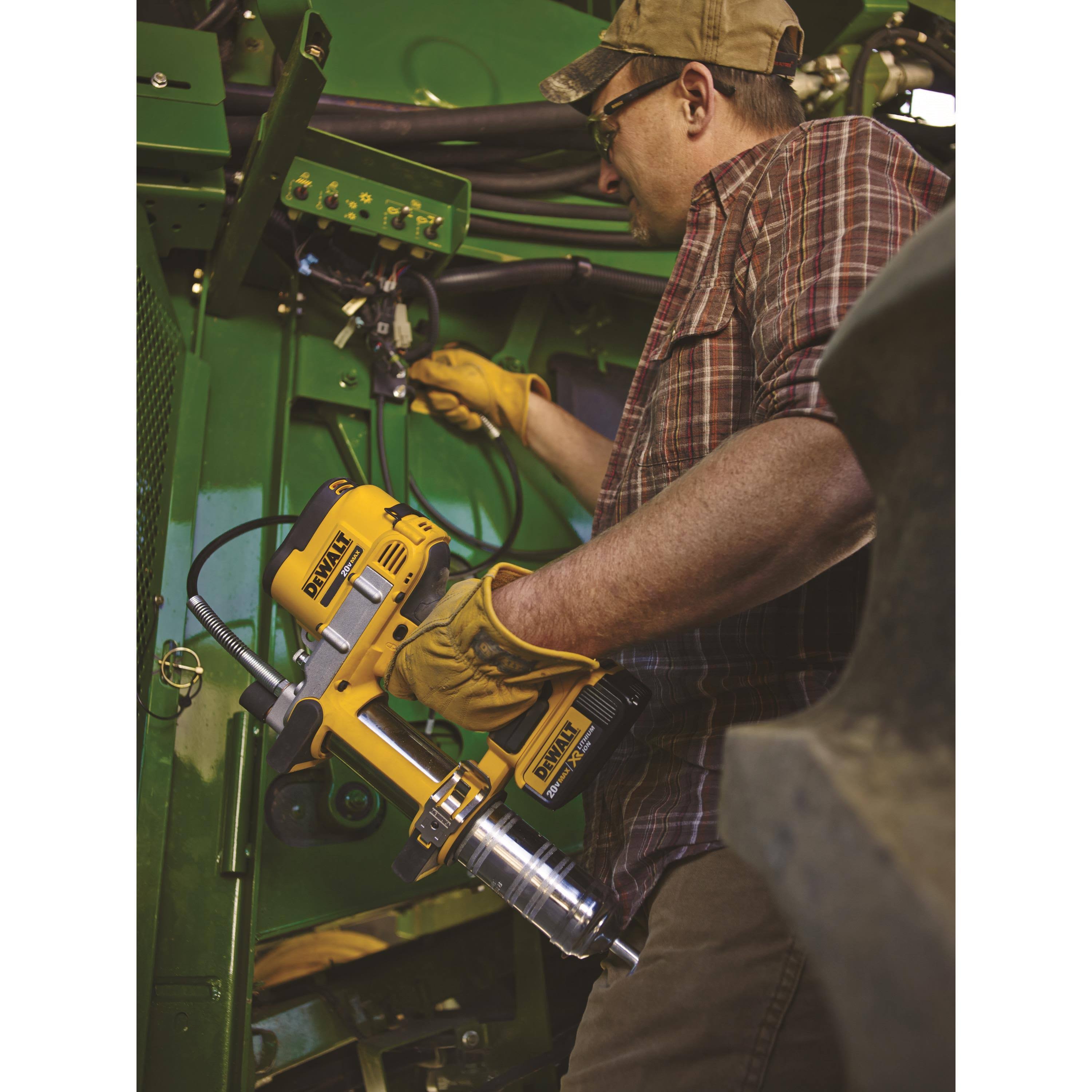 DeWalt DCGG571M1 20V MAX* Lithium Ion Grease Gun