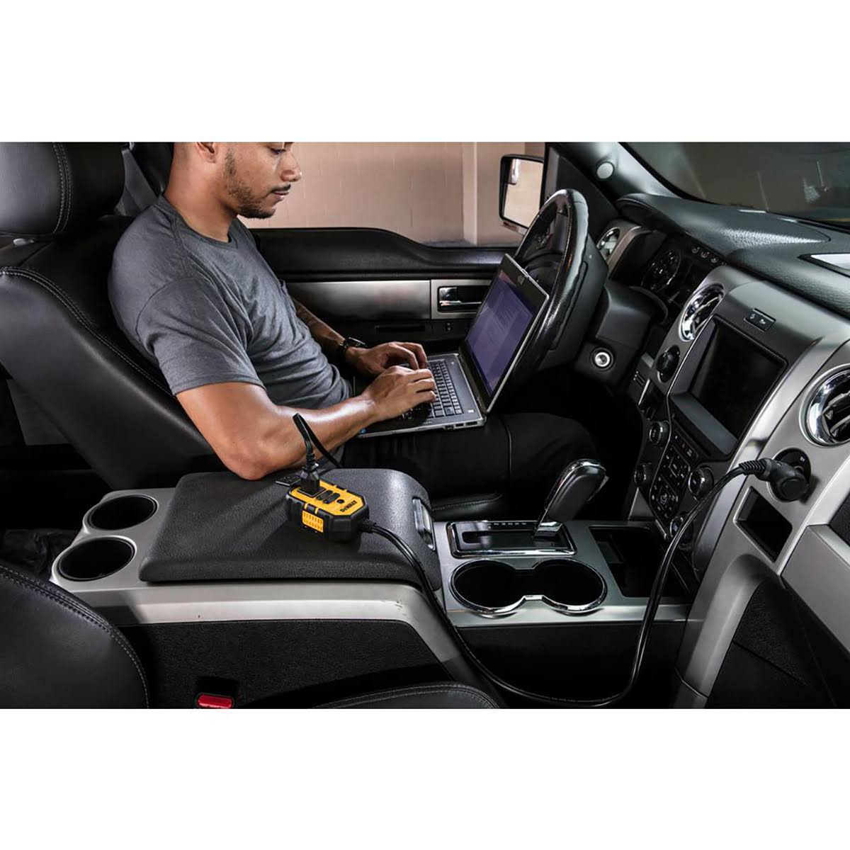 DeWalt Power Inverter Dxaepi140