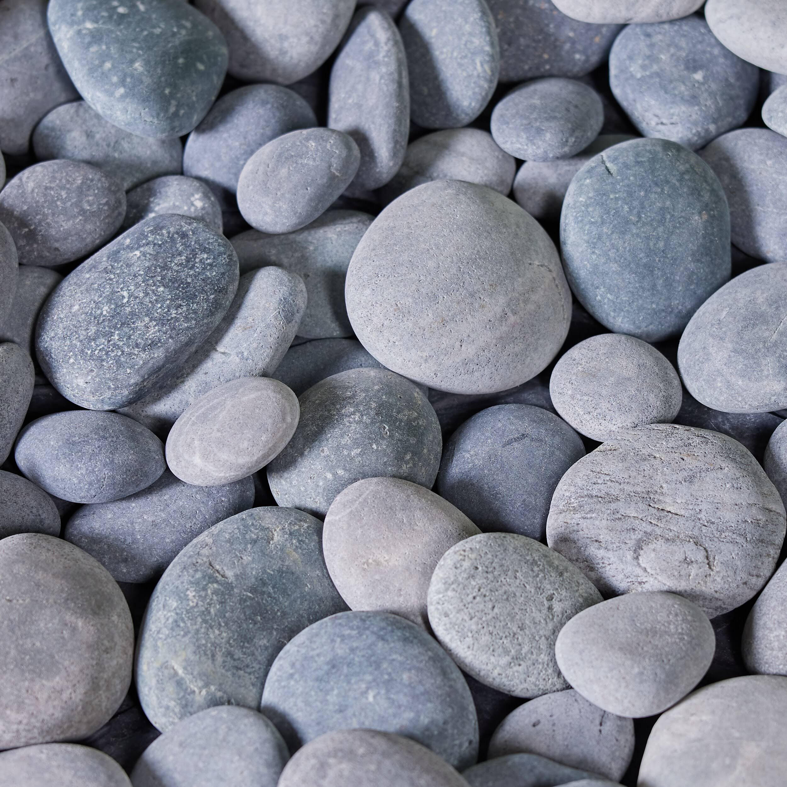 Lowe's 0.25-cu ft 20-lb Black Mexican Beach Pebbles | 490490