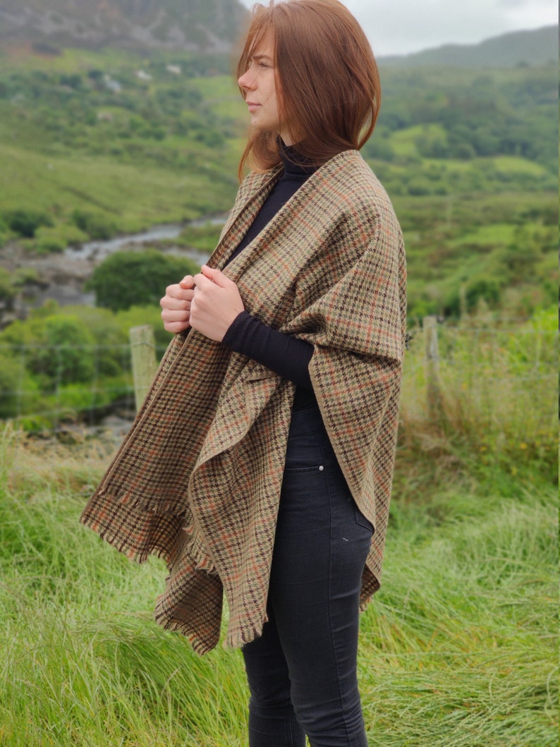 Irish Donegal Tweed Cape / Rectangle Cloak / Ruana  - beige/green/black/burnt orange houndstooth  - 100% Pure New Wool - HANDMADE IN IRELAND