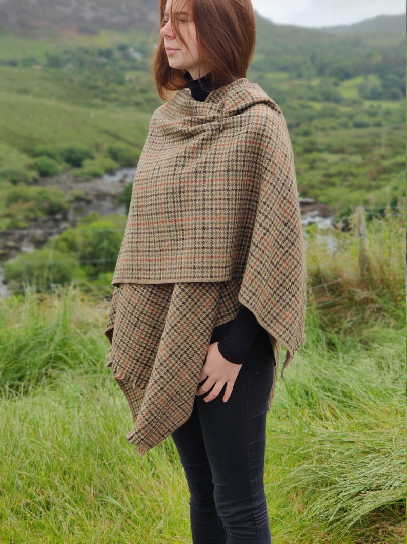 Irish Donegal Tweed Cape / Rectangle Cloak / Ruana  - beige/green/black/burnt orange houndstooth  - 100% Pure New Wool - HANDMADE IN IRELAND