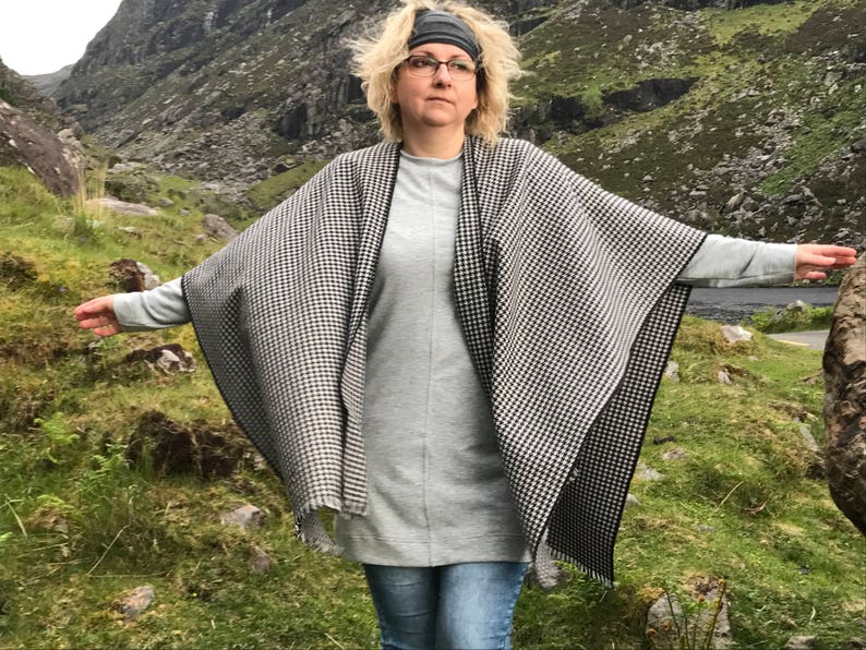 Irish soft lambswool ruana, wrap,cape,shawl,arisaid - black and white houndstooth - 100% pure new wool - HANDMADE IN IRELAND