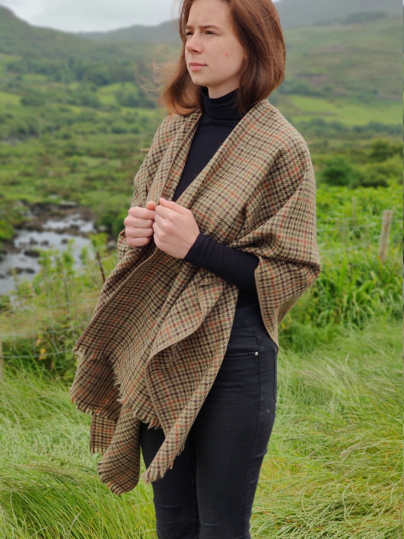 Irish Donegal Tweed Cape / Rectangle Cloak / Ruana  - beige/green/black/burnt orange houndstooth  - 100% Pure New Wool - HANDMADE IN IRELAND