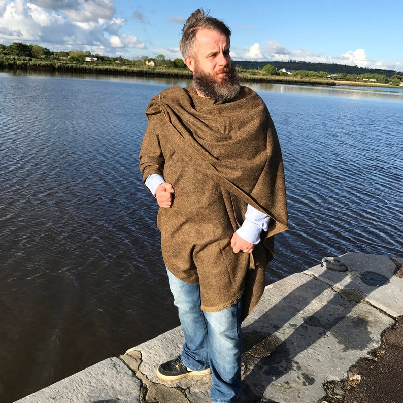 Irish Donegal tweed ruana, cape, wrap, arisaid - brown / bronze herringbone - 100% Pure New Wool - unisex - HANDMADE IN IRELAND