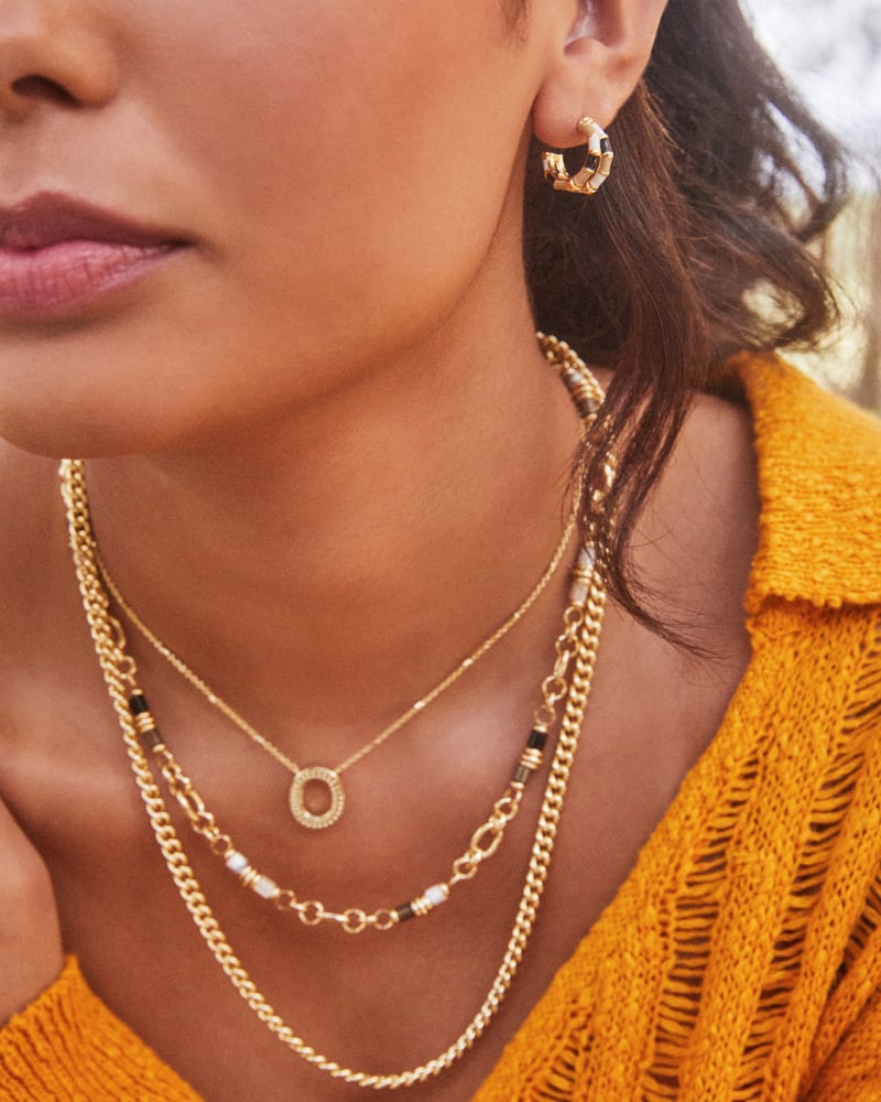 Letter O Pendant Necklace in Gold