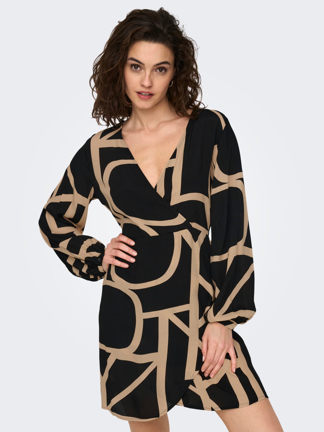 short printed dress with v-neck