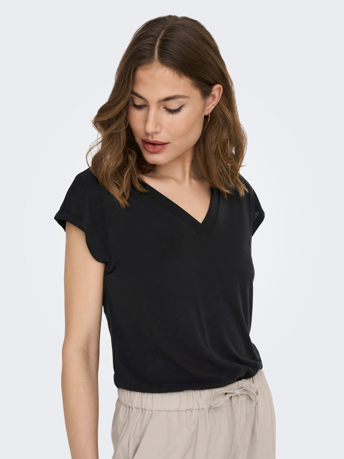 V-NECK TOP WITH SHORT SLEEVES