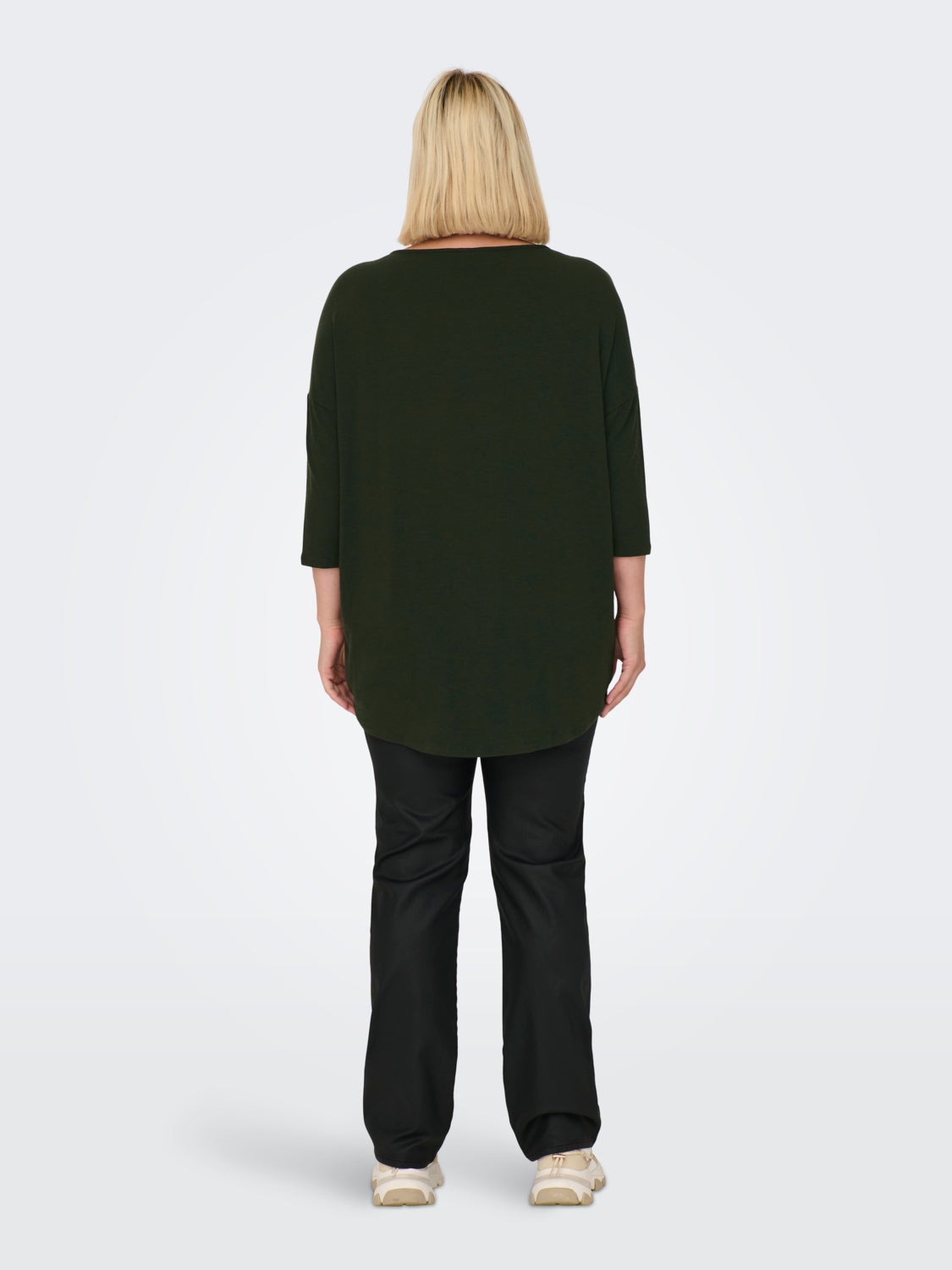 Curvy loose fitted 3/4 sleeved top