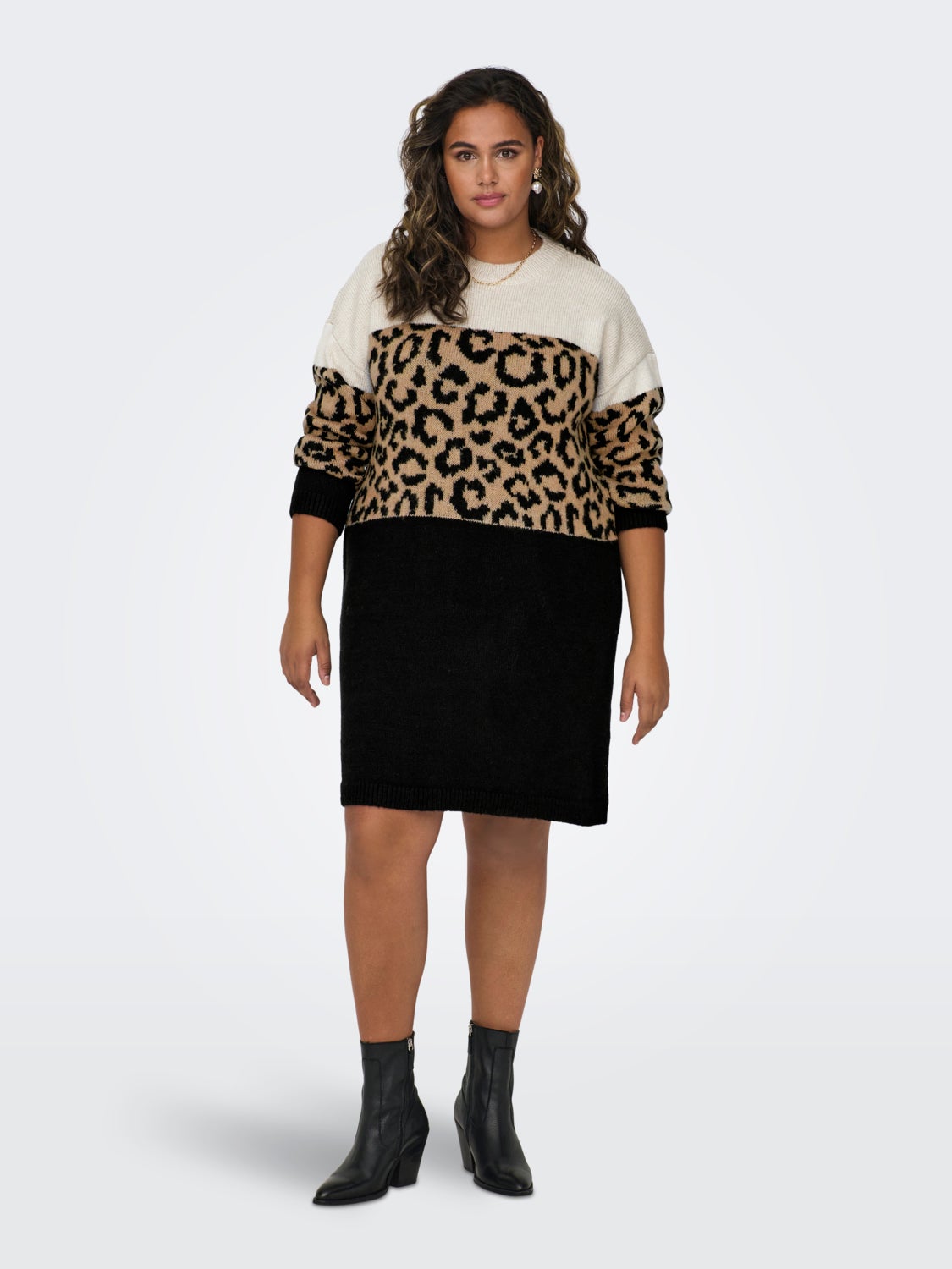 Curvy knit o-neck dress