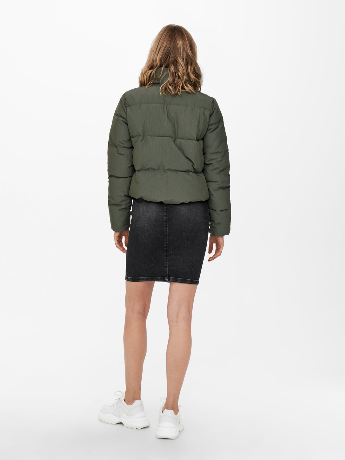 Jacket with zip and side pockets