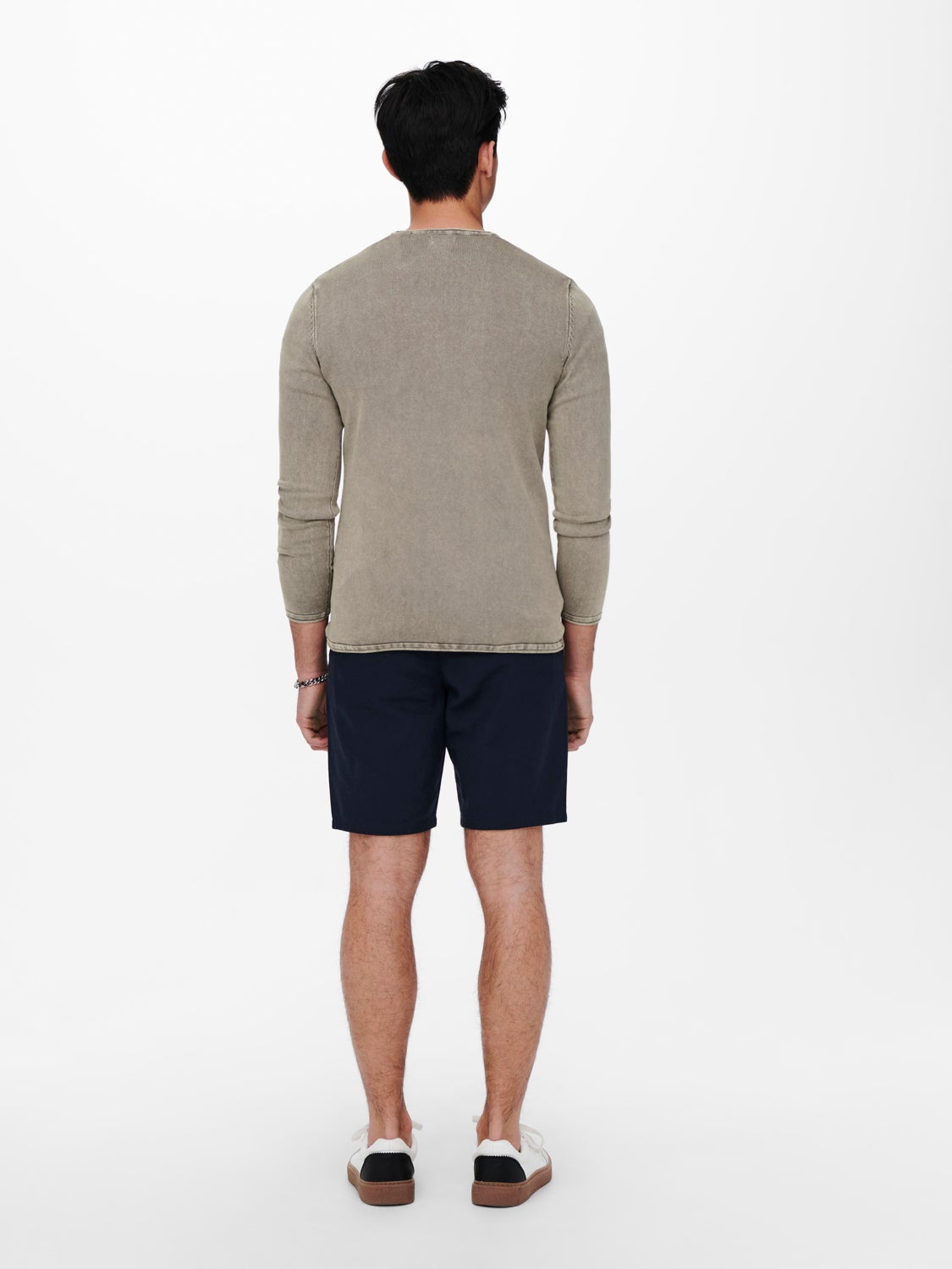 Crew neck knitted pullover