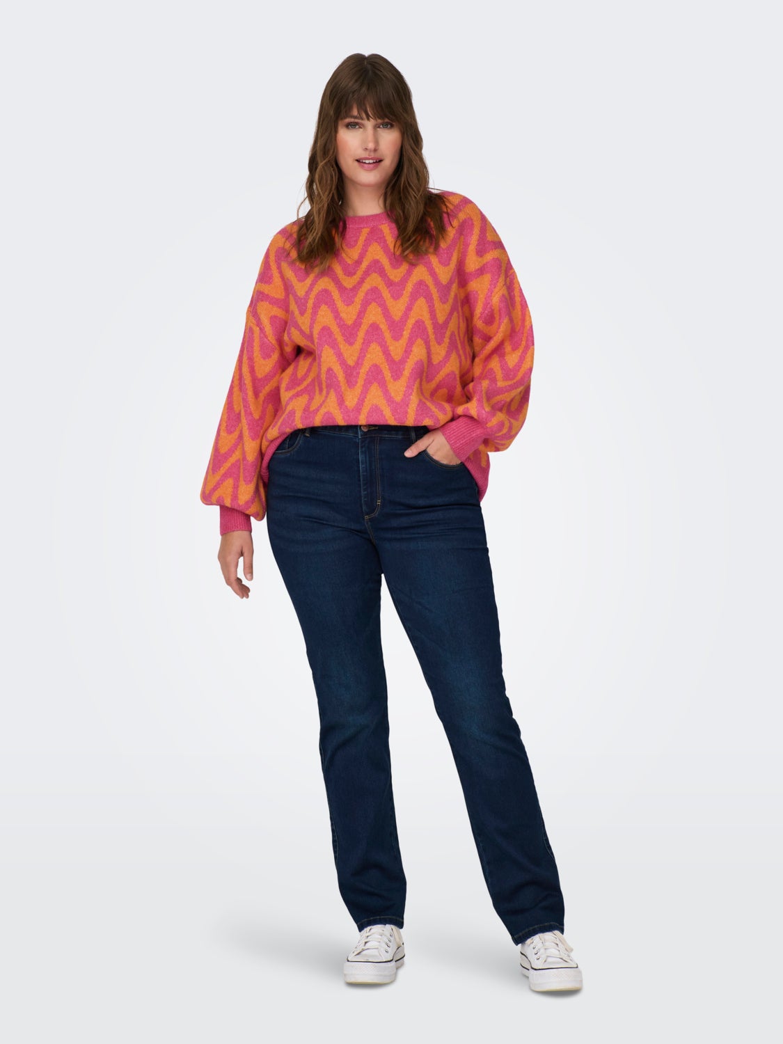 Curvy o-neck knitted pullover