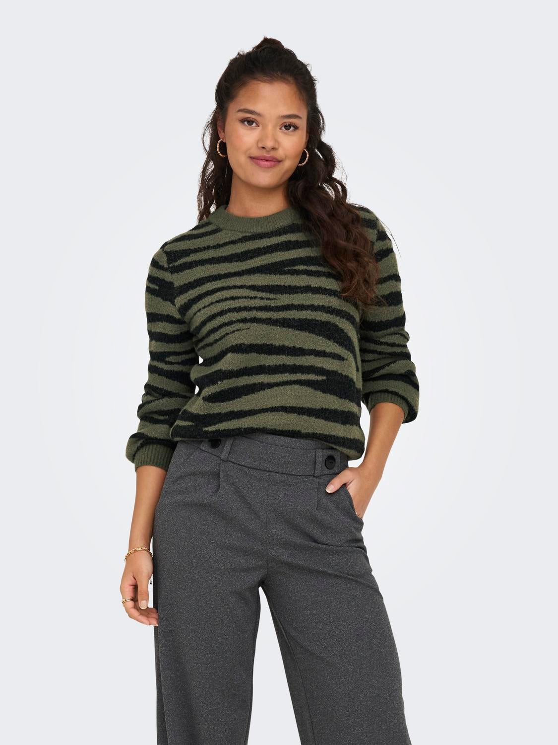 O-neck knitted pullover