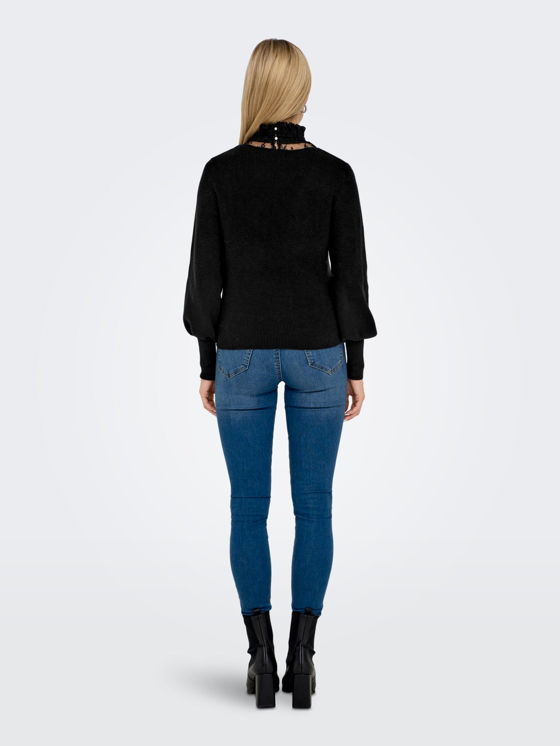 High neck Knitted Pullover with lace