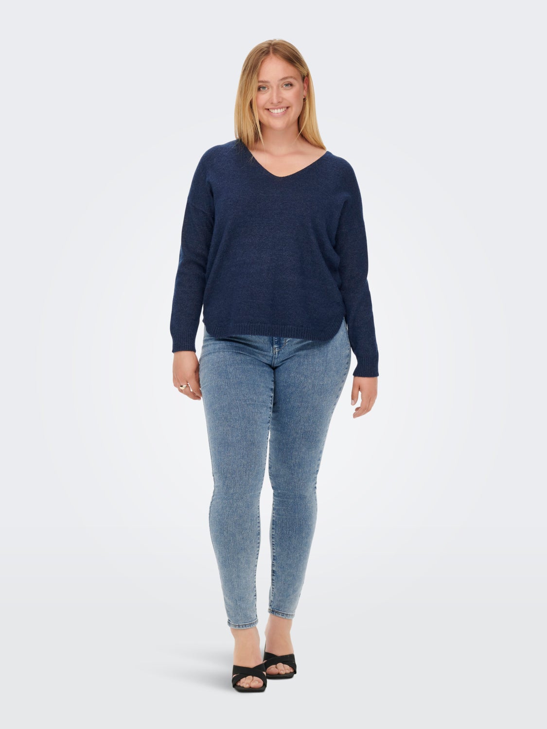 Curvy v-neck Knitted Pullover