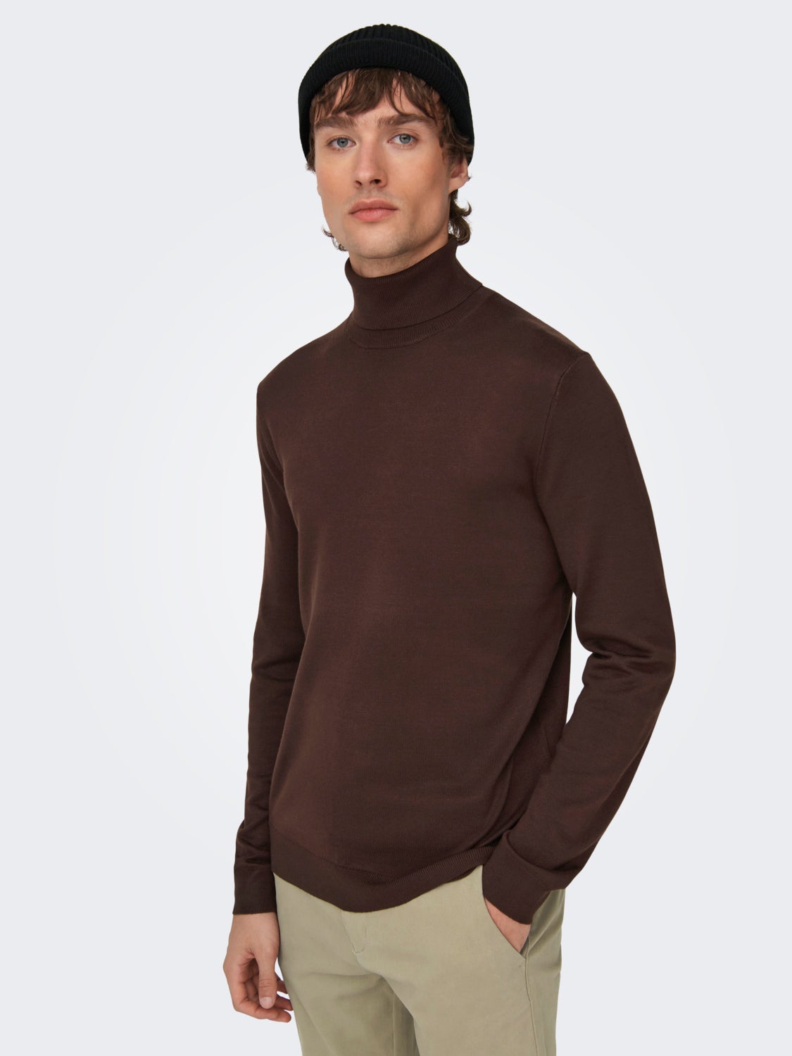 Roll neck knitted pullover
