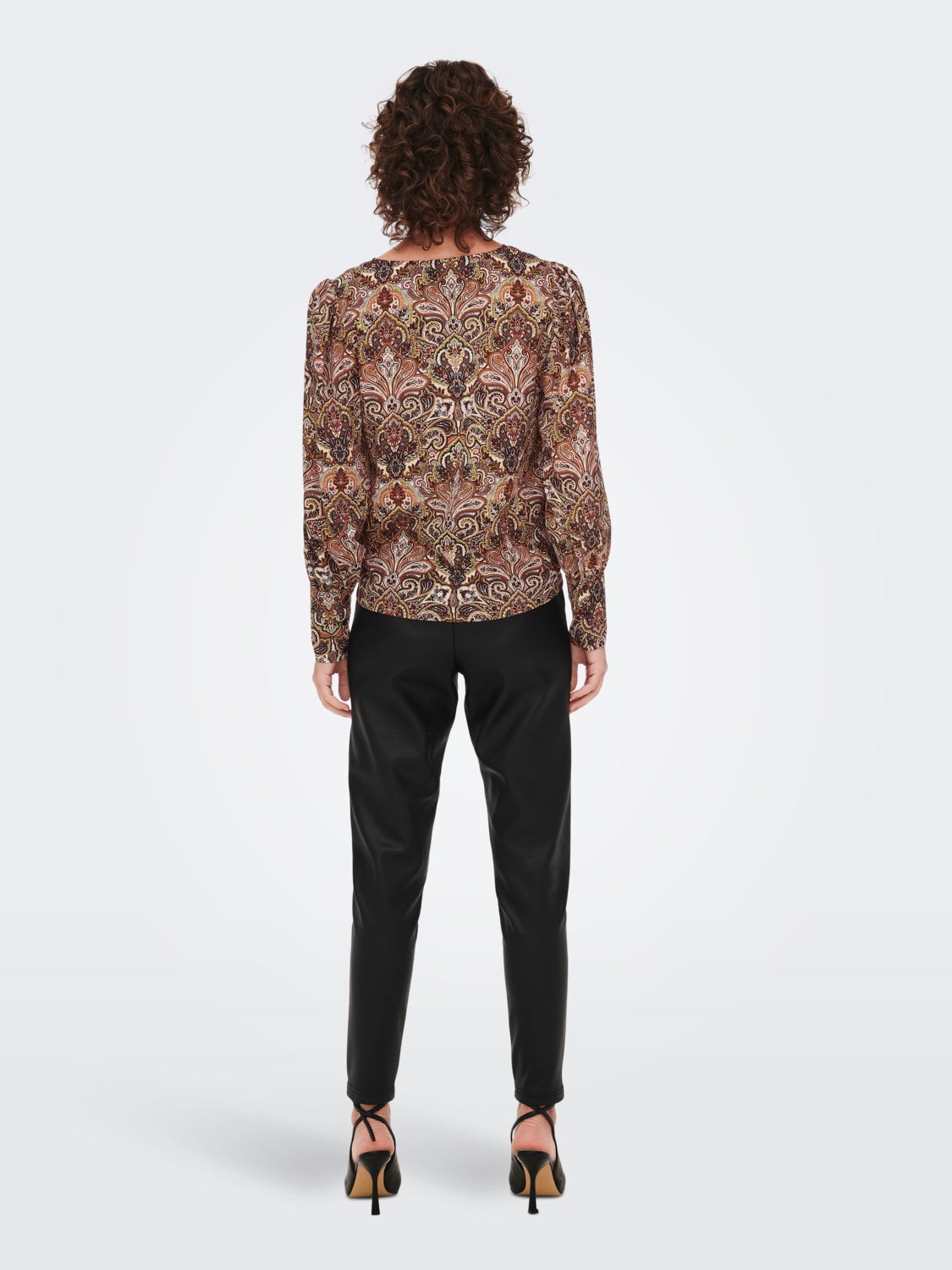 Patterned V-neck Long Sleeved Top