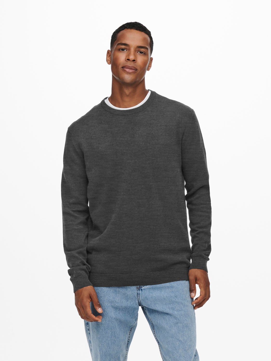 Crew neck knitted pullover