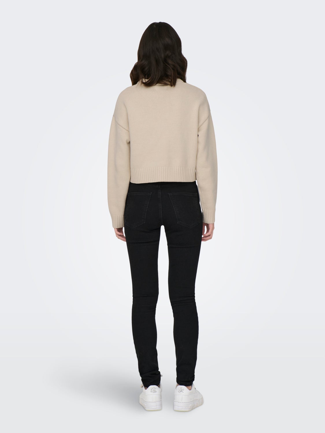 O-neck knitted pullover
