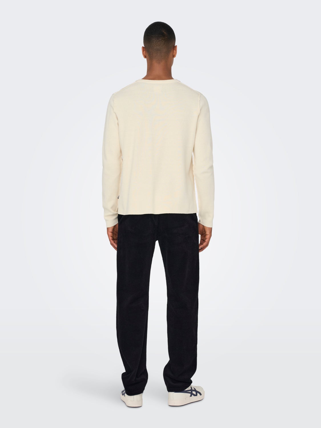 Solid color knitted pullover