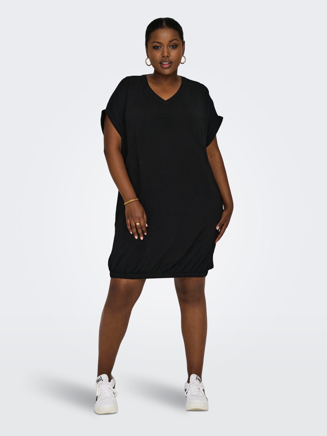 Curvy mini v-neck dress