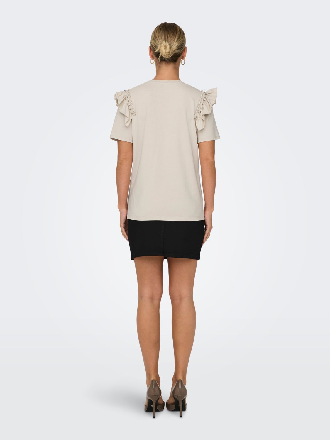 O-neck t-shirt with frills