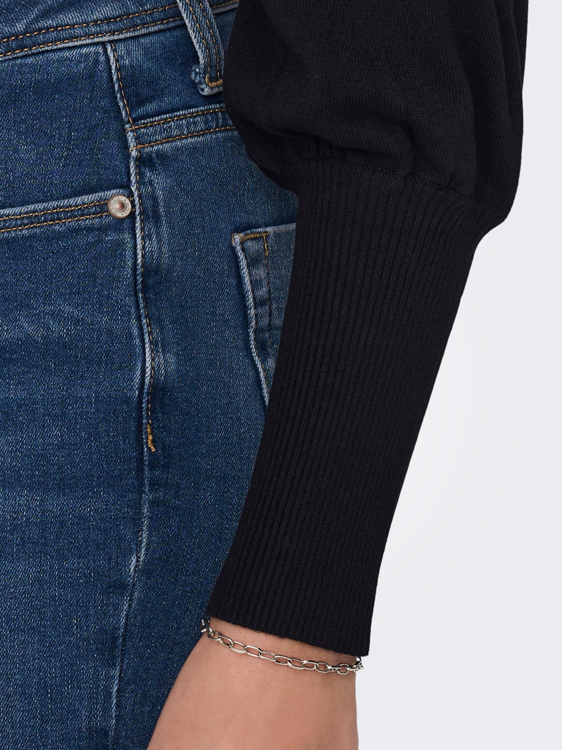 Ballon sleeve knitted top