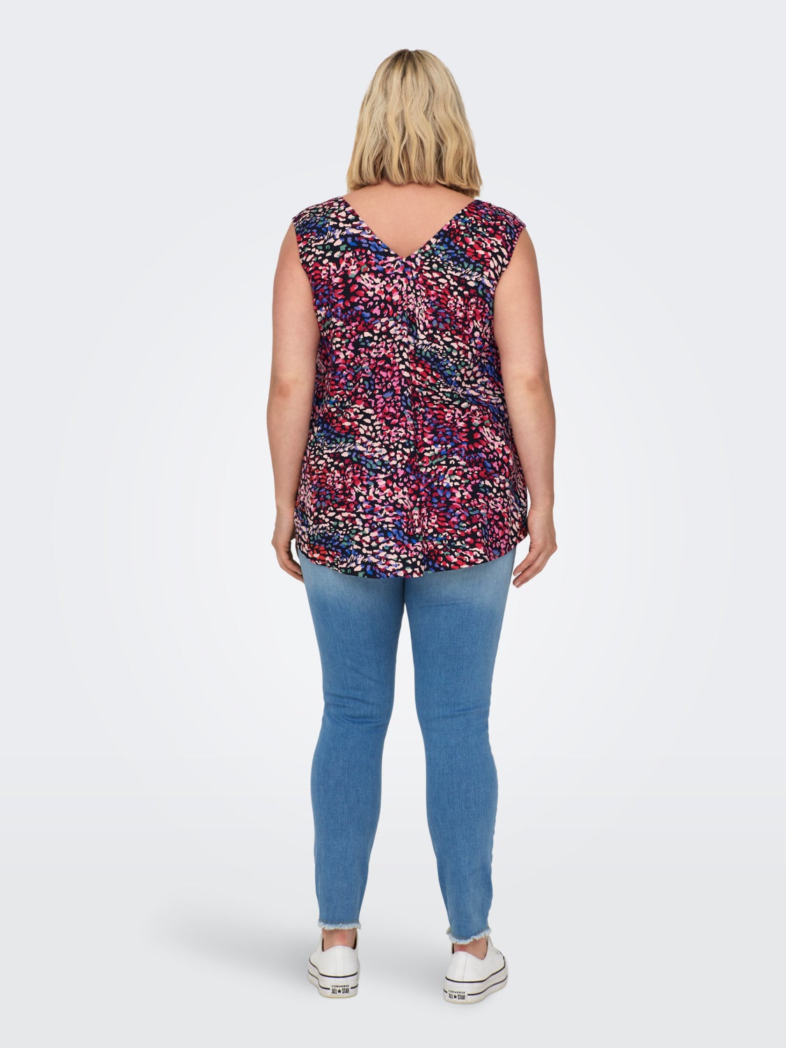 Curvy Sleeveless v-neck top